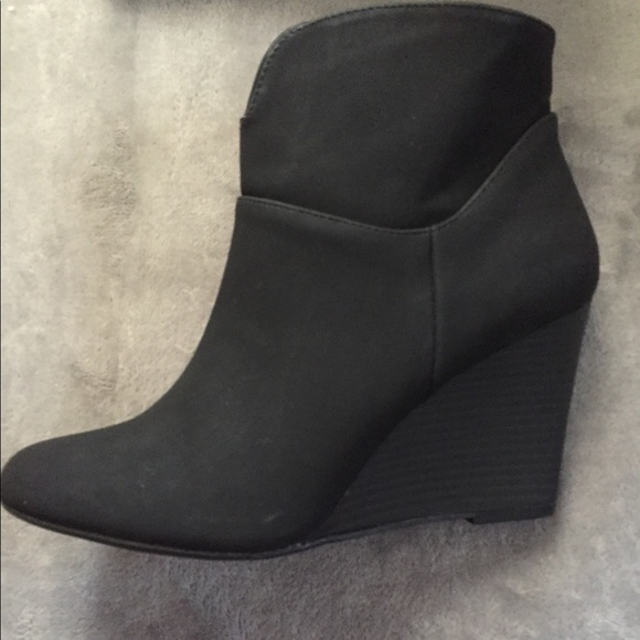 Women’s Ankle Wedge Suede Boot New in Box - Picture 9 of 16